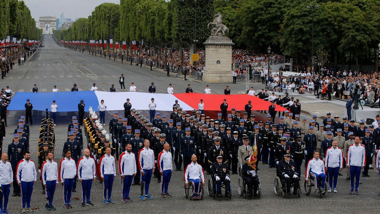 France Looks Back @ History